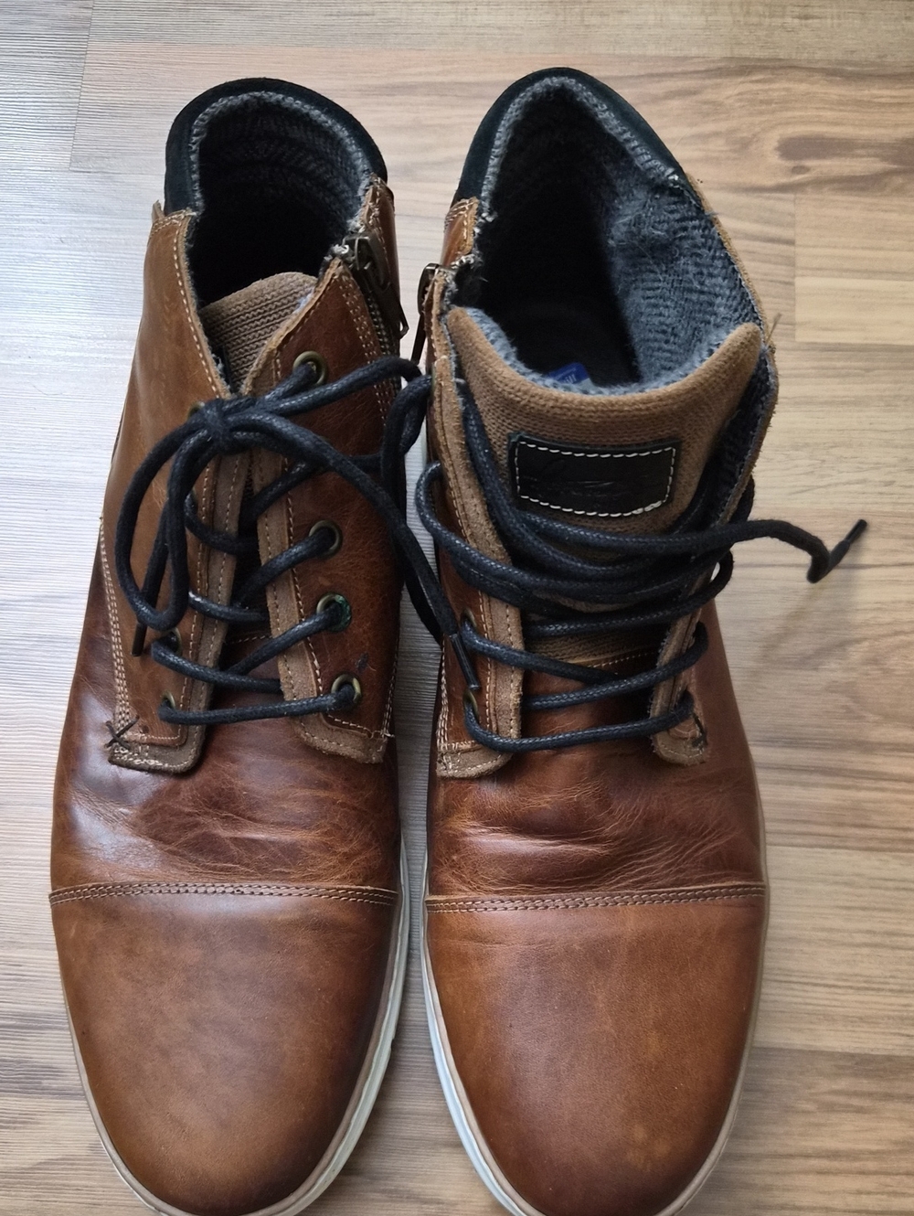 Brown Leather Chukka Boots with Lace-Up Closure